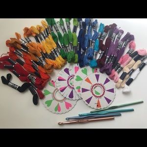 Rainbow Thread, Crochet Needles, Weaving Disk Set